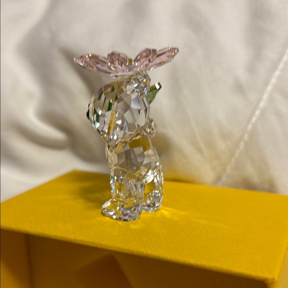 Swarovski Crystal Bear with Flower - Picture 3 of 4
